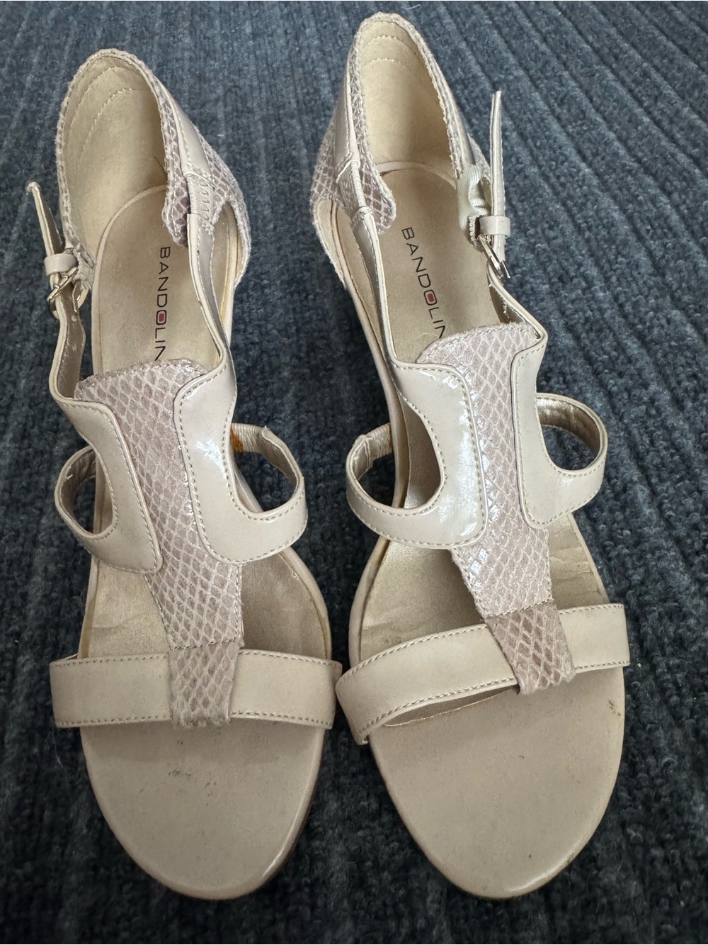 BANDOLINO Cream/ Tan Strappy Hill Sandal Size 5.5 M